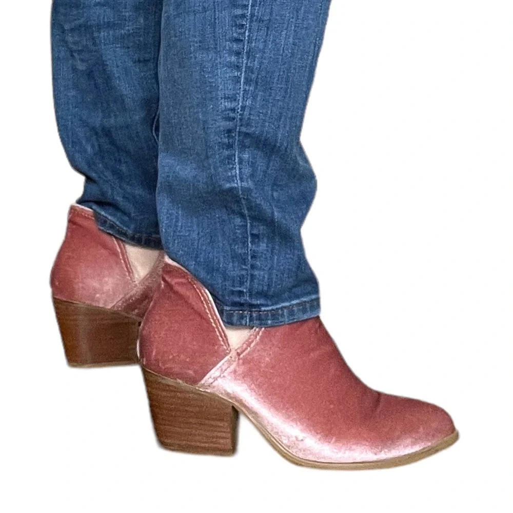 Steve Madden 7.5M Pink Velvet Stacked Block Heel Boot Romantic Fairy Cottage Y2K